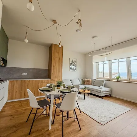 144 Апартаменты *